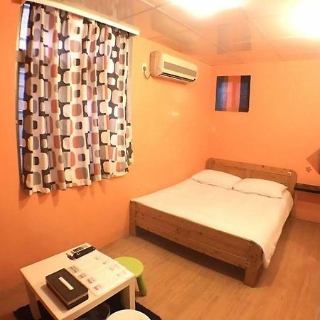 Love Hostel Tainan Esterno foto